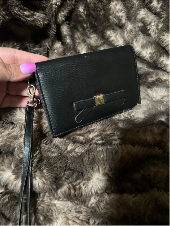 Unbranded Handbags - Women's Unbranded Black Wristlet Clutch with Gold Bow Detail, One Size